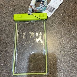 🆕 Vera Bradley Women's Waterproof Phone Case With Lanyard, Citrus Paisley